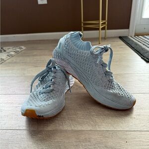 Light Blue Knit Runner